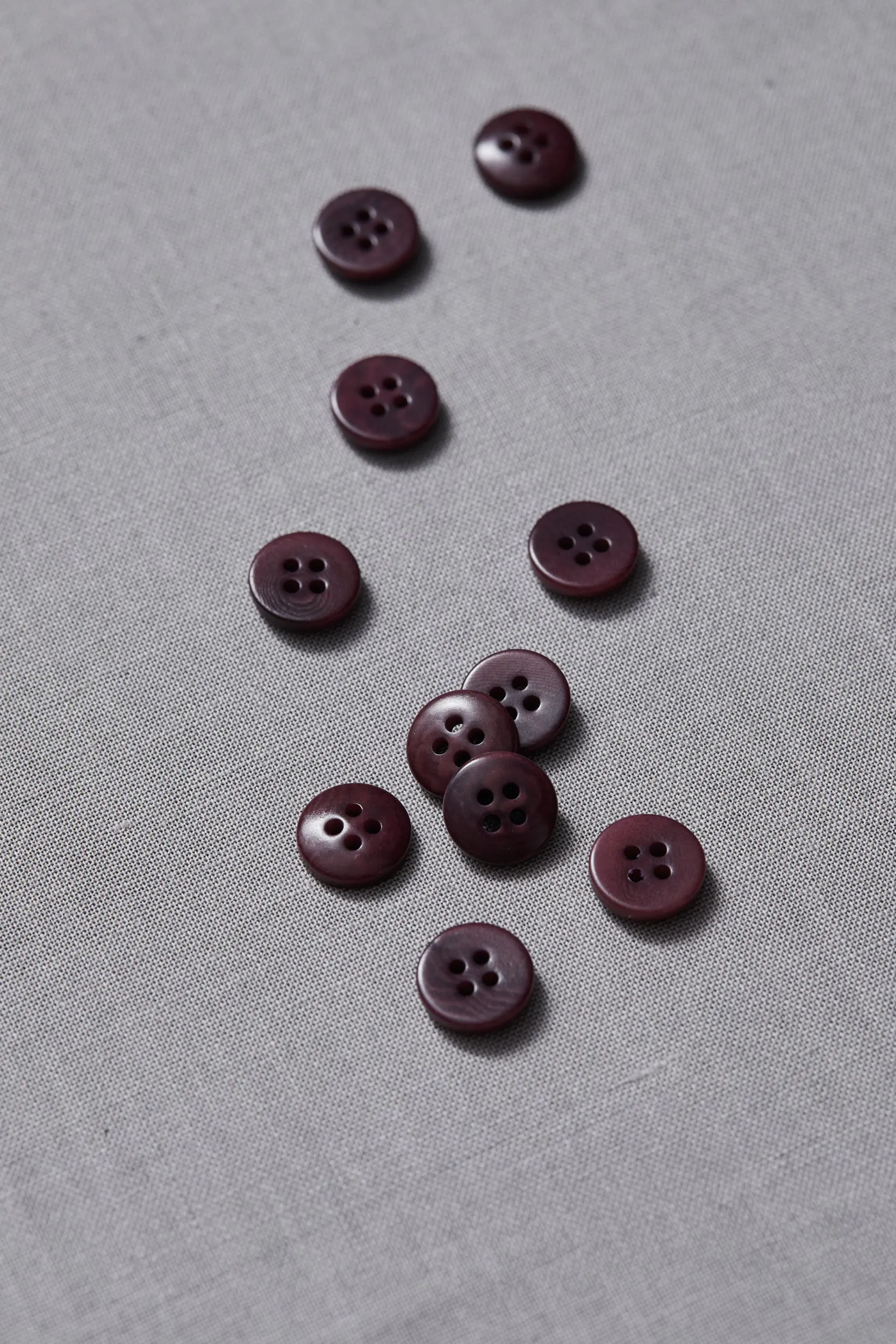 PLAIN 4 HOLE COROZO BUTTON | Maroon 11mm